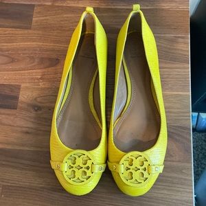 Tory Burch yellow flats | size 10 | like new outer condition